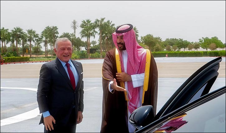 HRH the Crown Prince Welcomes King of Jordan upon Arrival in NEOM
