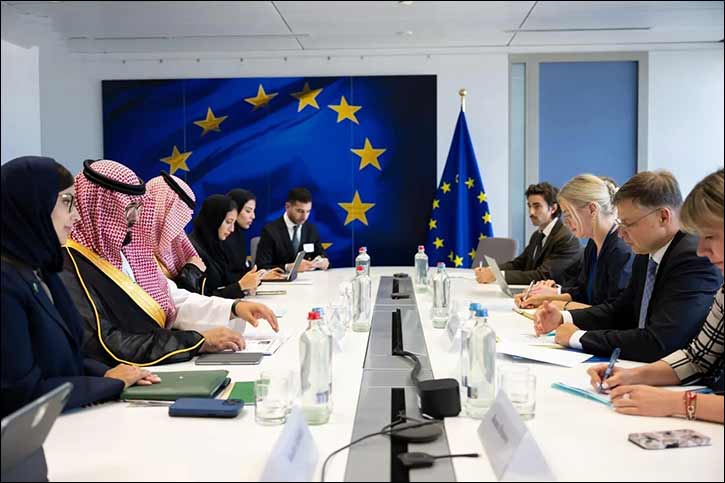 Economy and Planning Minister Meets with European Commissioner for Economy and Productivity