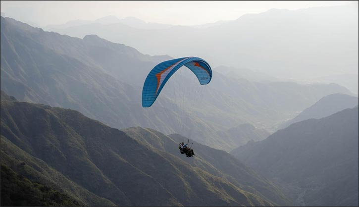 Saudi Arabia Elevates Air Sports with Paragliding Resumption