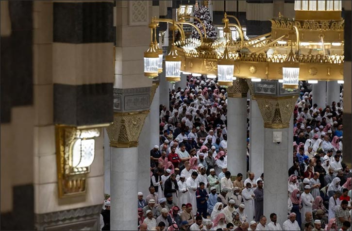 Spiritual Atmosphere Marks First Tarawih at the Prophet's Mosque