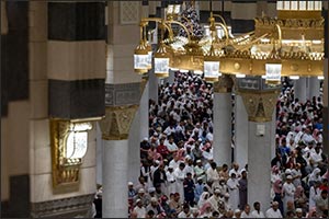 Spiritual Atmosphere Marks First Tarawih at the Prophet's Mosque