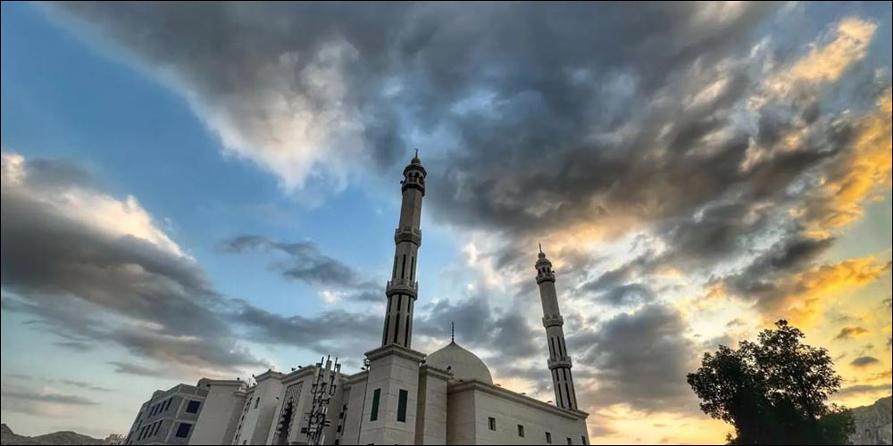 Clouds Blanket Skies of Makkah, Bringing Pleasant Weather