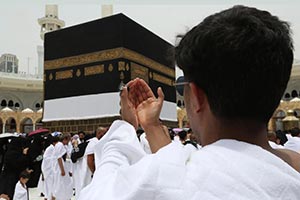 Grand Mosque Imam Urges Pilgrims to Adhere to Regulations, Avoid Crowding