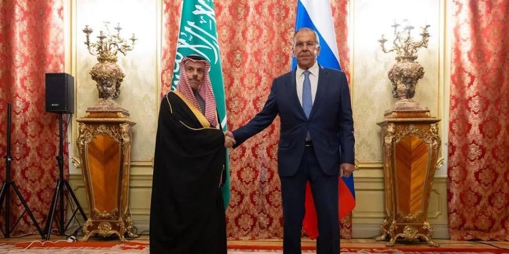 Foreign Minister Meets Russian Counterpart in Moscow and Holds Official Talks