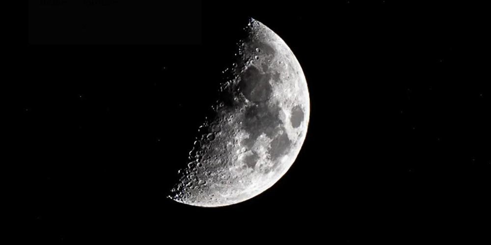 First Quarter Moon of Jumada Al-Ula Lights Up Sky over Northern Borders