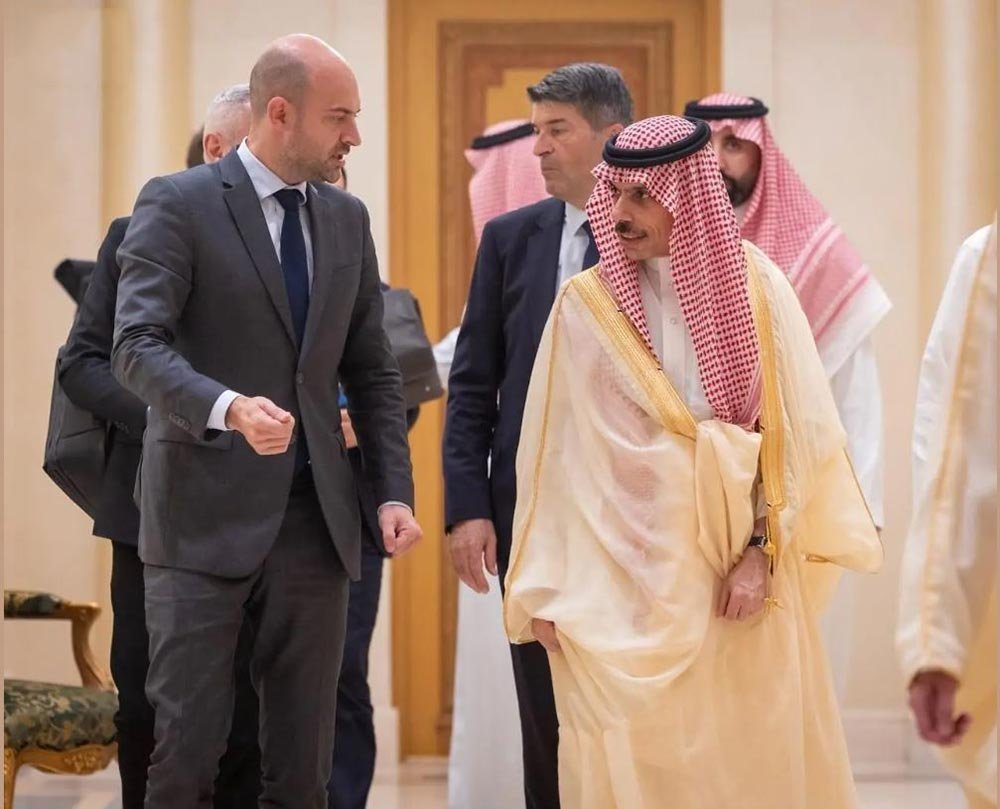 Foreign Minister, French Counterpart Discuss Relations and Regional Developments